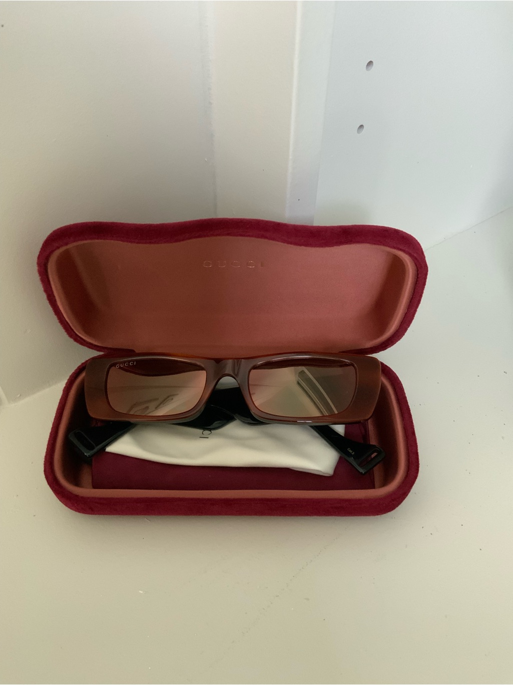 Gucci Sunglasses (Gg0516s)